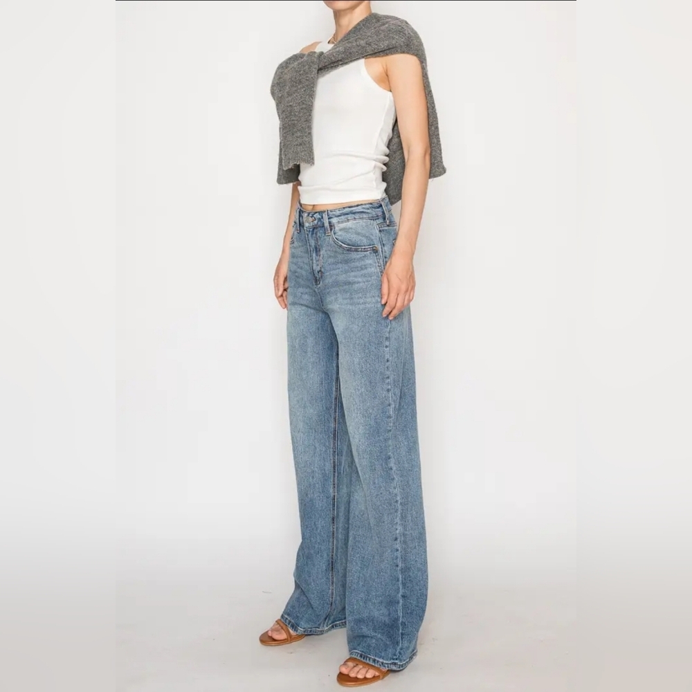 High-Rise Wide-Leg Women’s Jeans - Light Blue - Picture 2 of 6